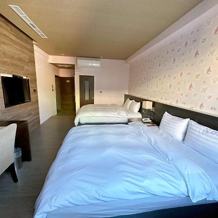 Dlinn Hotel Taichung Esterno foto