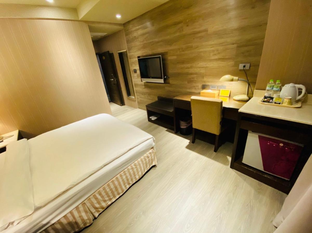 Dlinn Hotel Taichung Esterno foto