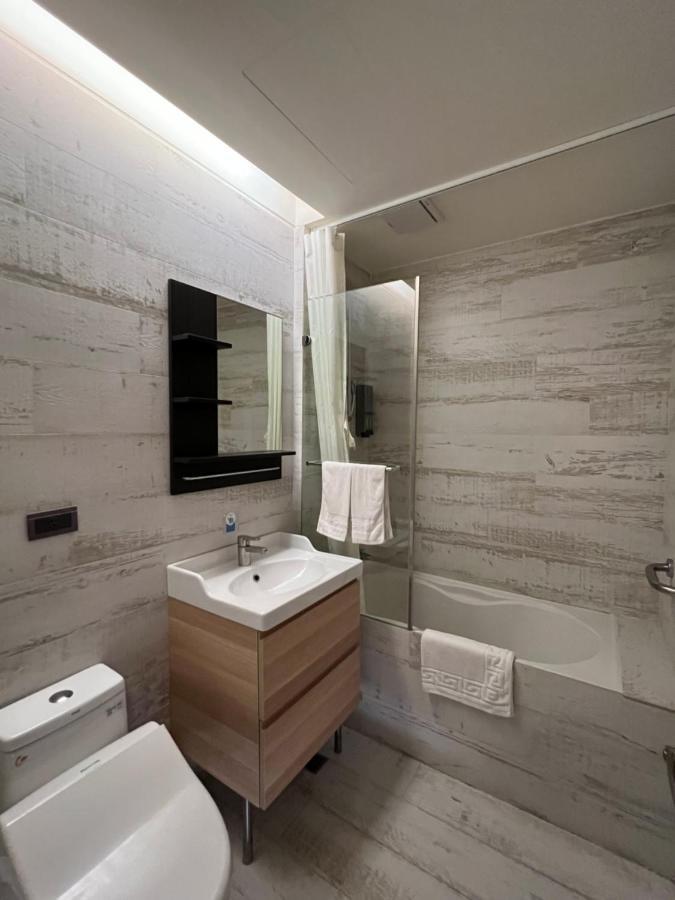 Dlinn Hotel Taichung Esterno foto