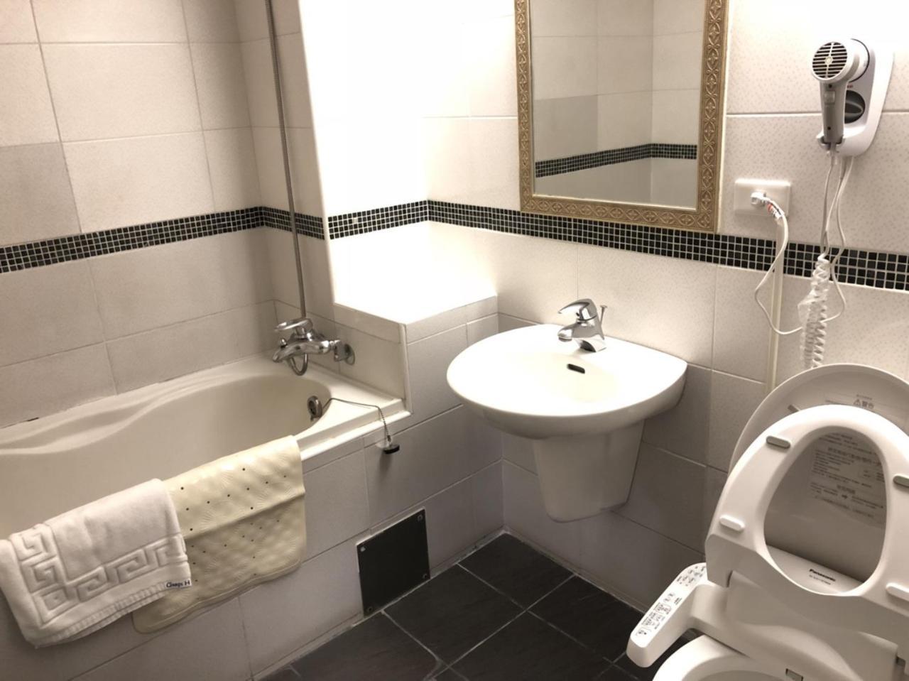 Dlinn Hotel Taichung Esterno foto