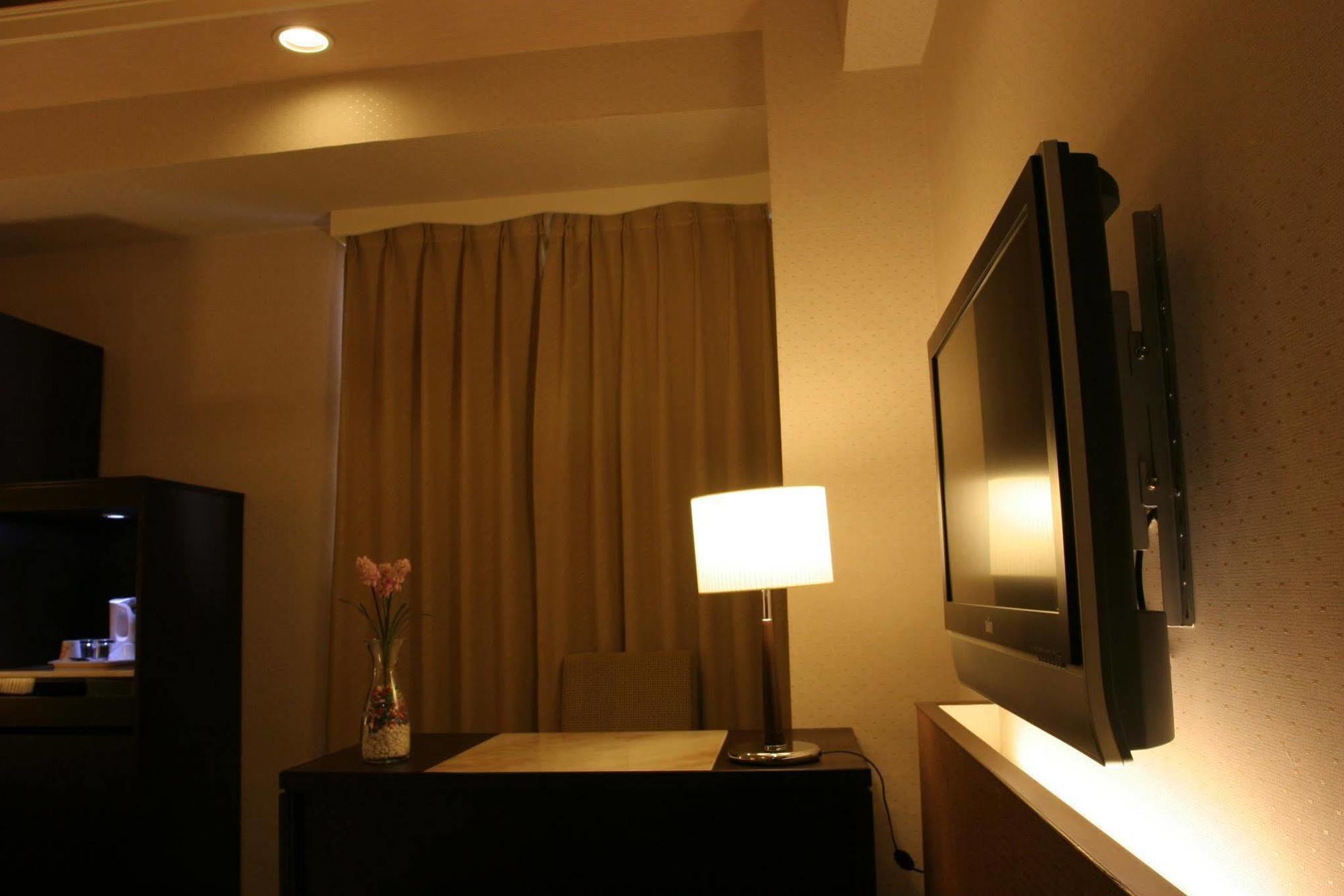 Dlinn Hotel Taichung Esterno foto